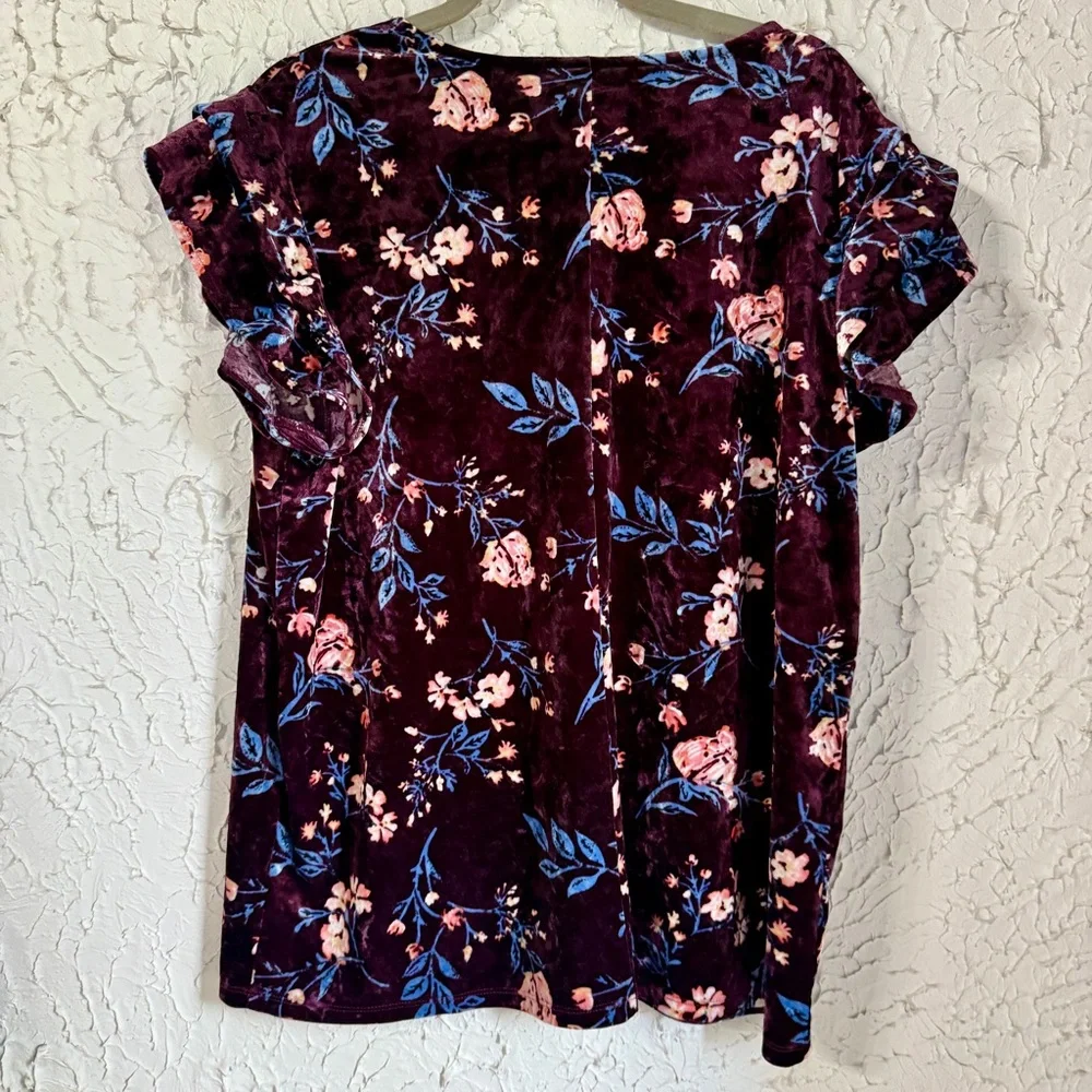 a.n.a Floral Velvet Short Sleeve Top - Burgundy and Pink - Picture 7 of 8